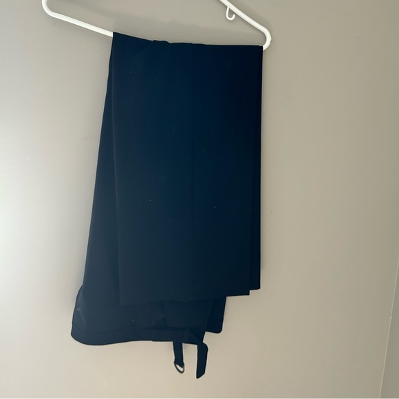 Reitmans Black Pants with lovely detail at the waist line - Picture 2 of 12